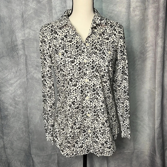 Old Navy Black and White Floral Button Down Blouse - size Small - Picture 1 of 11